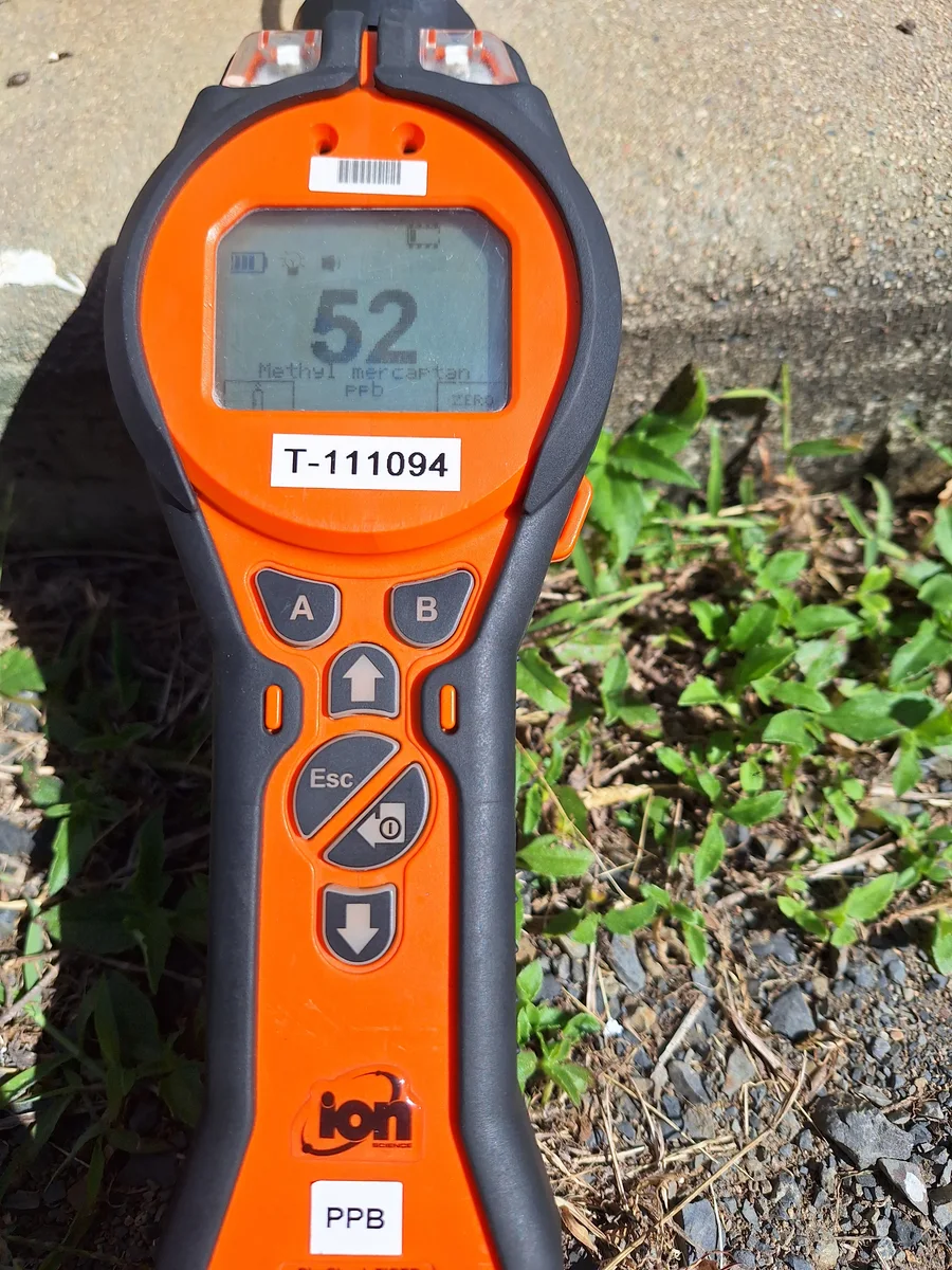Handheld gas detector displaying a methyl mercaptan reading in ppb